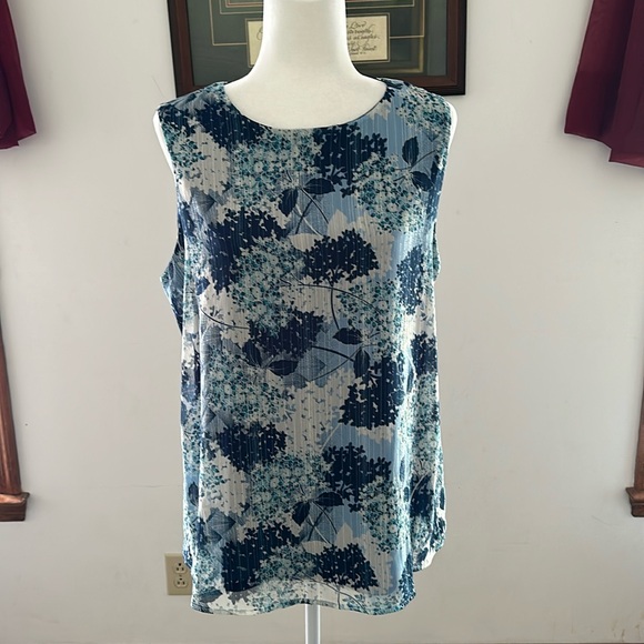 New direction, women’s sleeveless blouse lined. New with tags. Light/Dark Blue. - Picture 3 of 11